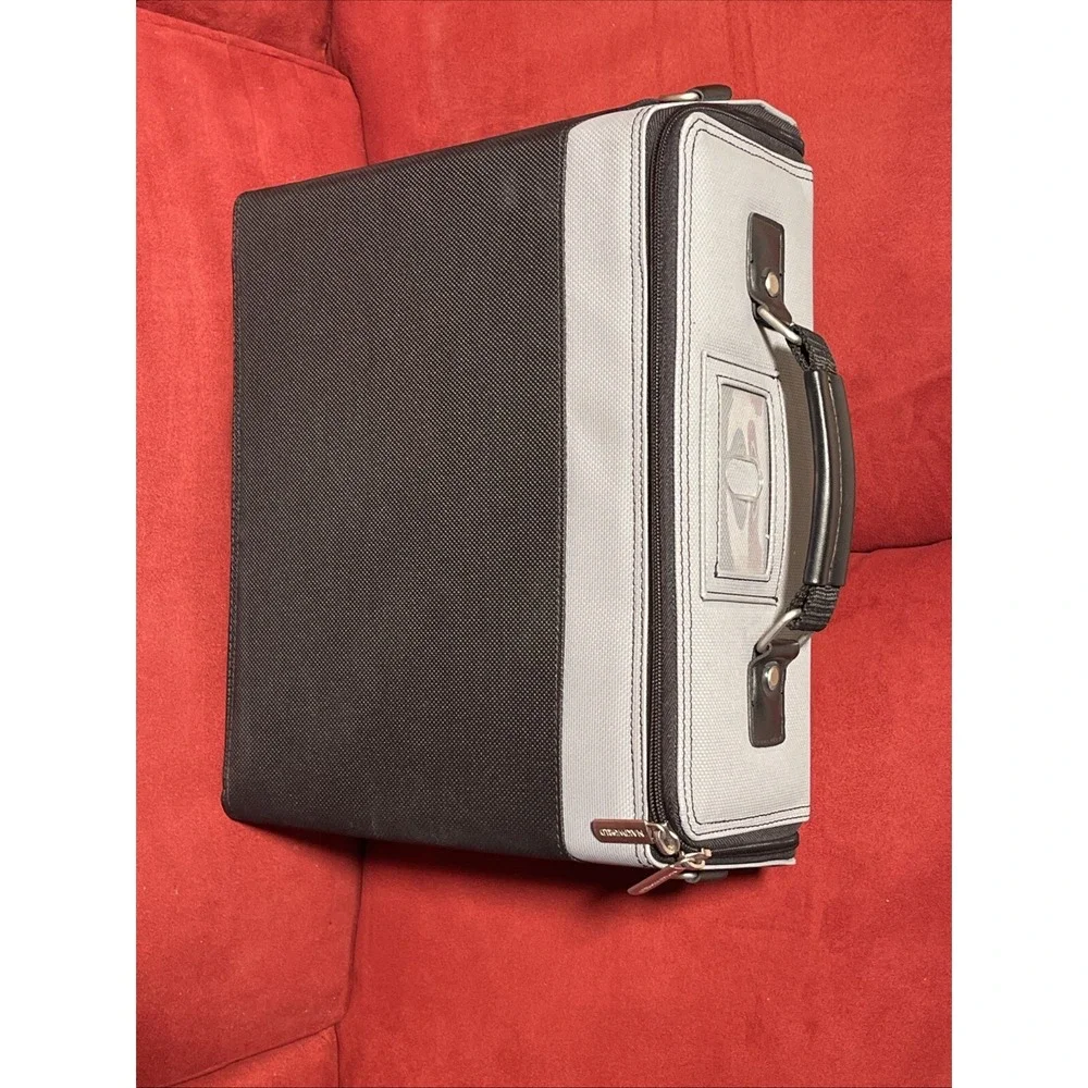 G-PAK‎ NAKIWORLD BLACK PADED TRAVEL BAG/CASE -Nintendo WII